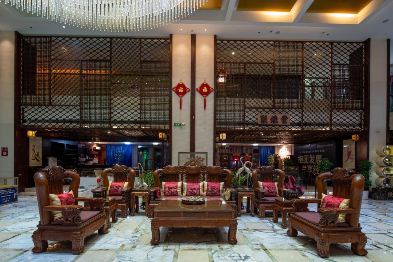 King Royal Hotel Yunfu Exteriör bild