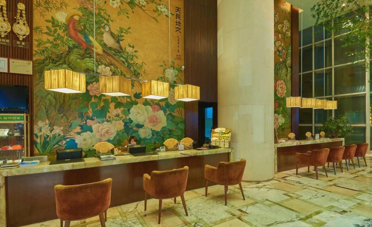 King Royal Hotel Yunfu Exteriör bild